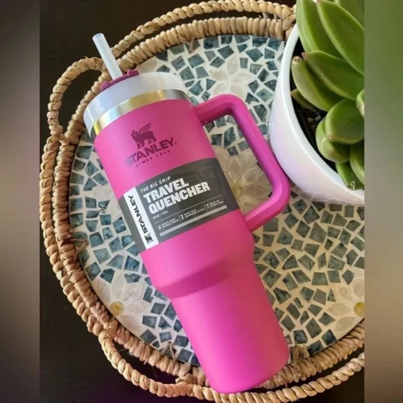 

Wedding Favors Gifts 40oz stanly Tumblers Quencher Adventure 40 oz Mugs With Logo Handle Lid Straw Big Capacity Water Bottles Keep Drinking Cold Car Mugs, 40oz with logo