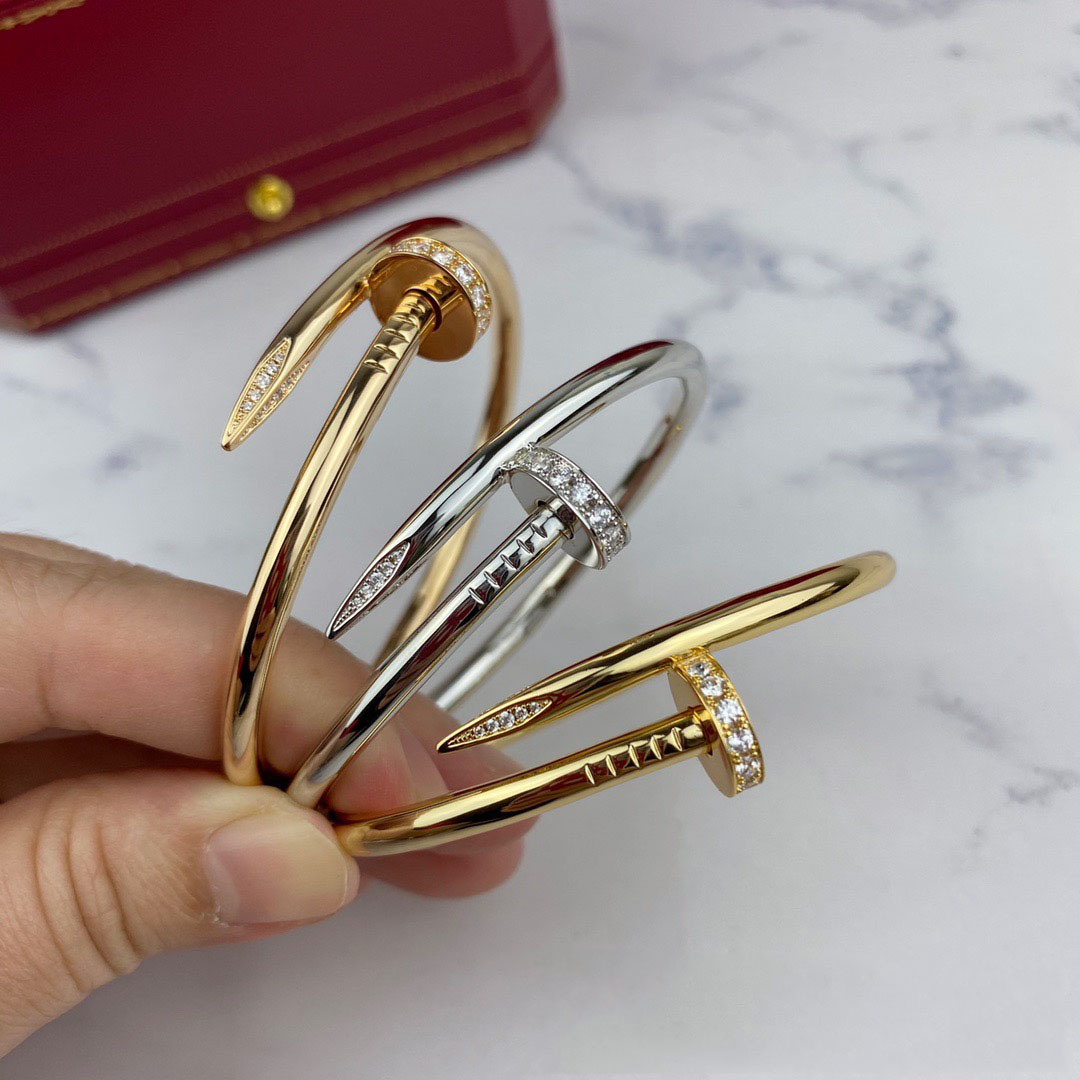 

High quality jewelry bracelet designer for woman gold bangel V gold plated 1.0 mi gold couple bullet bracelet micro inlay material technology real gold texture