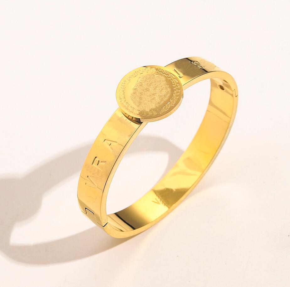 

Classical Designer Bangles Initial V Letter Open Bracelet Banshee Medusa Head Titanium Steel Hollow Out Bangle Birthday Festive Engagement Gift Jewelry MB6 --807