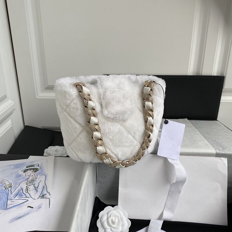 

Delicate knockoff Designer Bucket bag 18CM Fashion Fur Chain bag With Box YC190