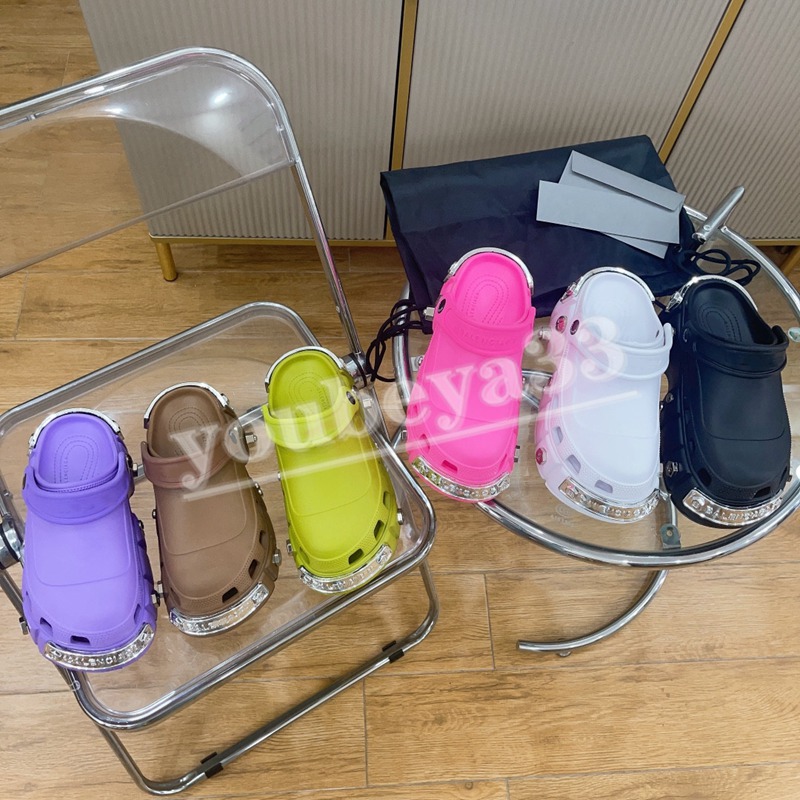 

2023 Women Men Fashion Triple S Flip Flops HardCroc Slippers Beach Pool Slides Sandals Sports Punk Style Rubber Rivet Slide Casual Foam