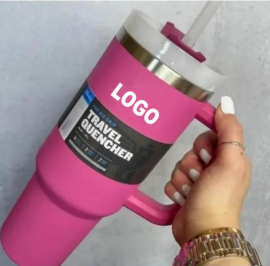 DHL 40oz avec des bouteilles d'eau de gobelets de logo prêtes à expédier avec des tasses de voiture de poignée tasses isolées couvercles et paill
