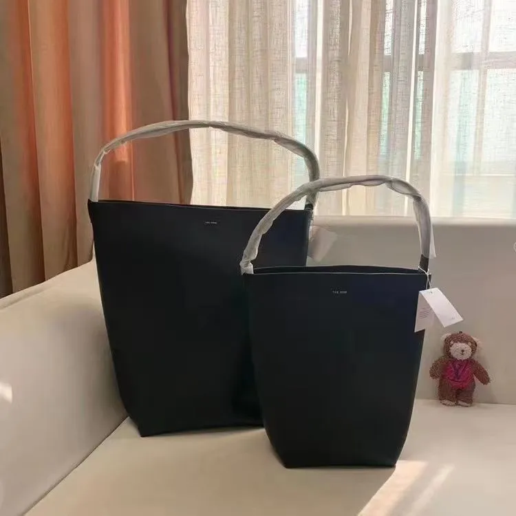 

Small and versatile 2022 new5A tote bag the / row bucket bag large capacity single shoulder portable real leather handbag sj, Black