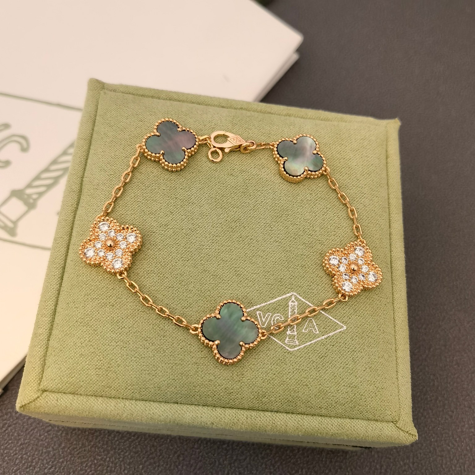 

Four Leaf Clover Bracelet Designer Jewelry Set Pendant Bracelet Stud Earring Gold Silver Mother of Pearl Green Flower Necklace Link Chain Womens-2