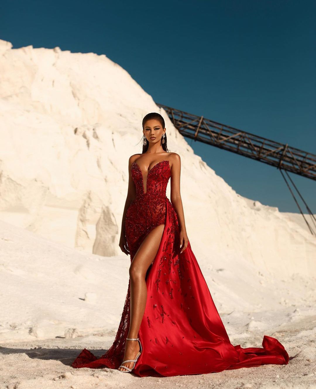 Red Mermaid Evening Dresses Sleeveless V Neck Appliques Sequins Floor Length Lace Beaded Side Slit Satin Train Prom Dress Formal Gown Plus Size Gown