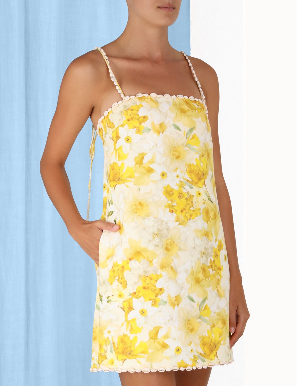 

Runway Dresses 2023 Spring/Summer New Wonderland Collection Shell embellished Straight Sling Dress 01, Yellow