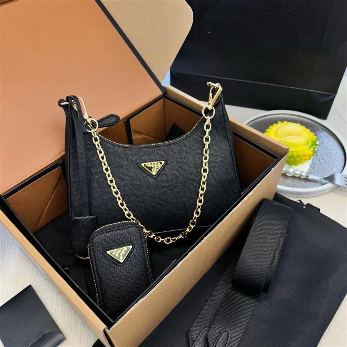 

luxurys designer bags crossbody designer bag shoulder bags designers woman re edition 2000 2005 nylon bags 3-piece black zippy wallets Designer women cleo hobo bag
