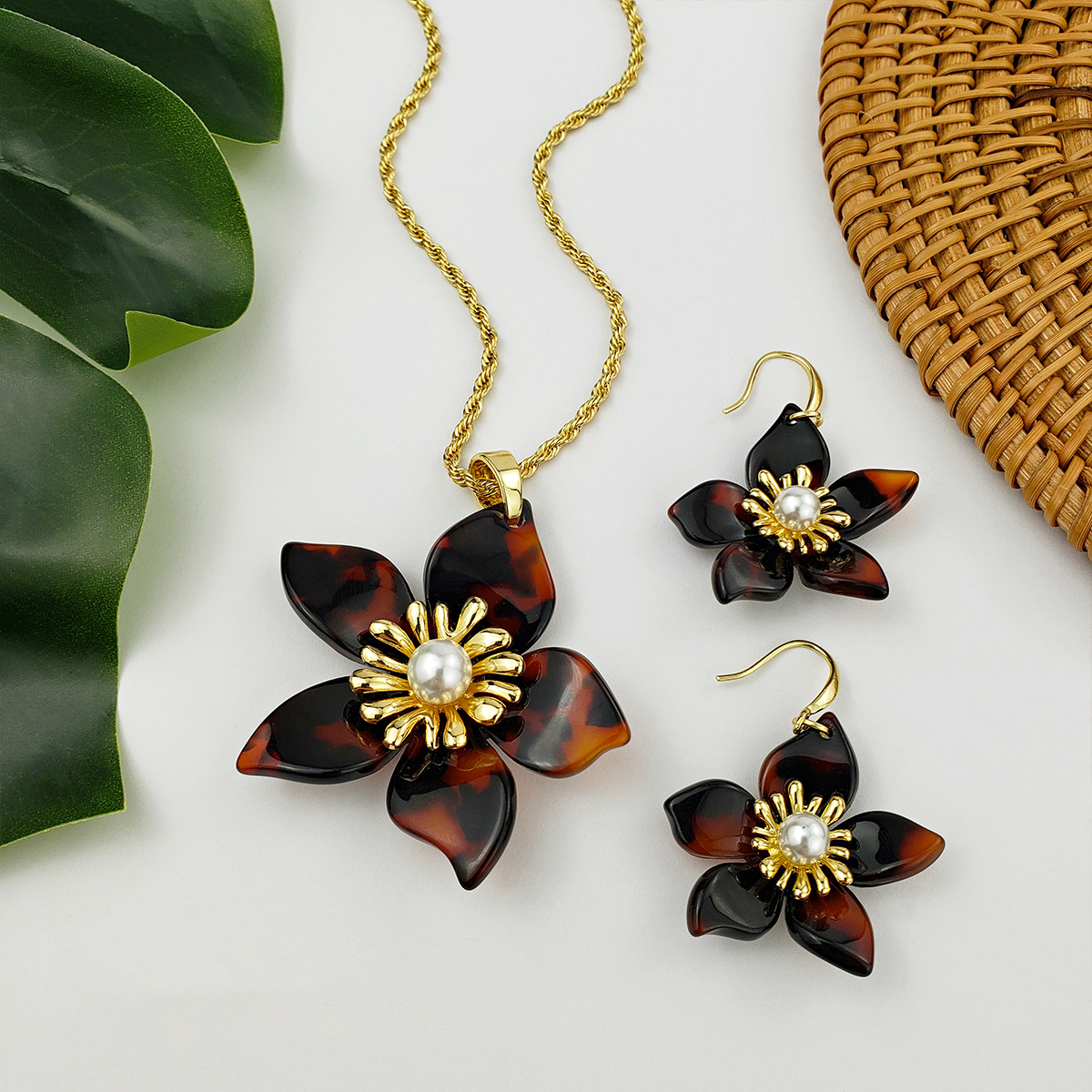 

Tropical Acrylic Hibiscus Flower Necklace With Shell Pearl Earrings Hawaiian Jewelry Set Plumeria Floral Polynesian Island Jewellery, Golden