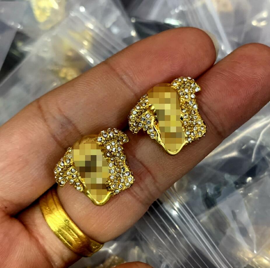 

New Fashion Ear Studs Greece Meander pattern Medusa portrait sculpture pendant women men earring Brass 18K gold plated ladies Ear clip-ons Designer Jewelry VerE-24