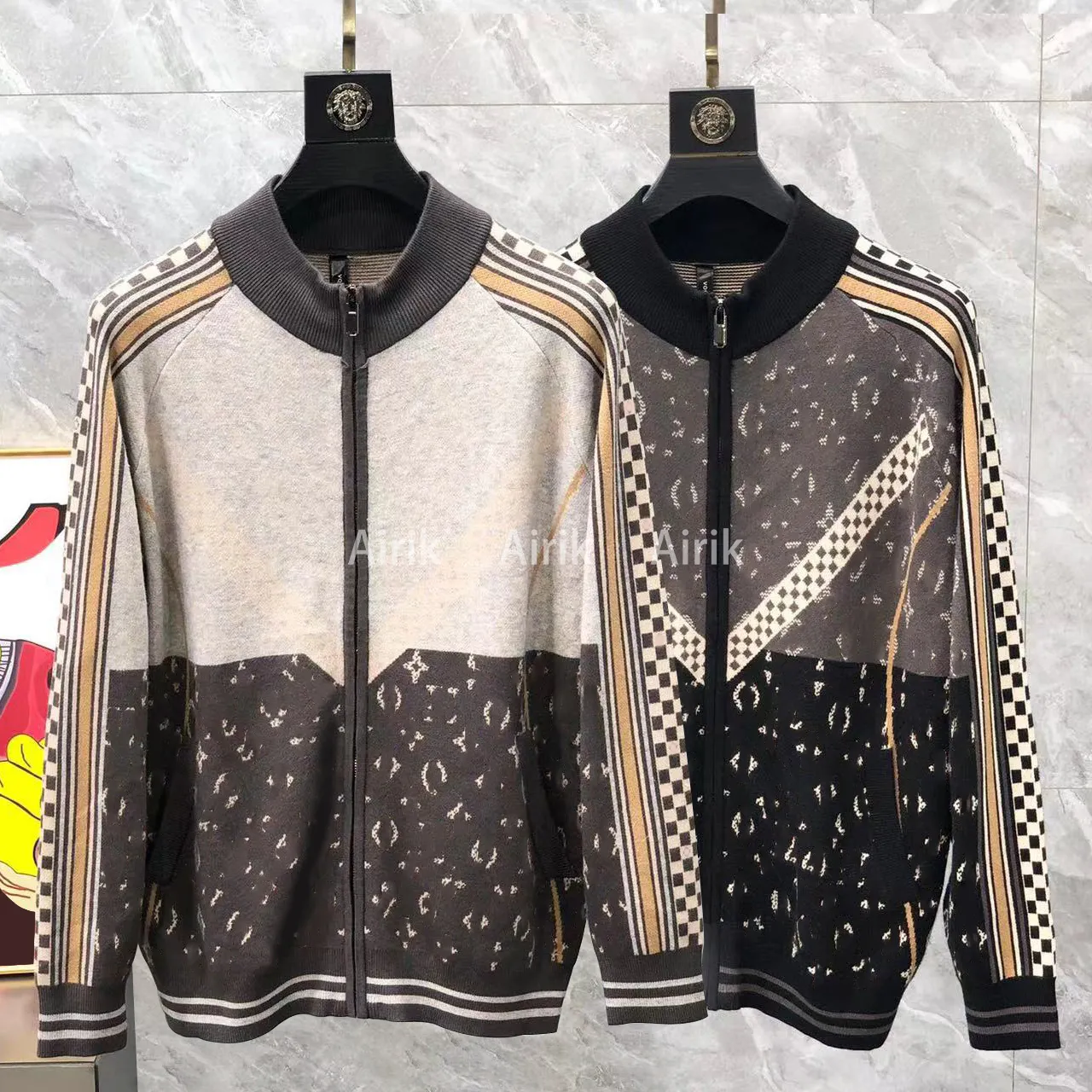 

Designer Mens Jacket Spring Autumn Coat Windrunner Fashion Hooded Jackets Sports Windbreaker Casual Zipper Coats Man Outerwear Clothing SLR