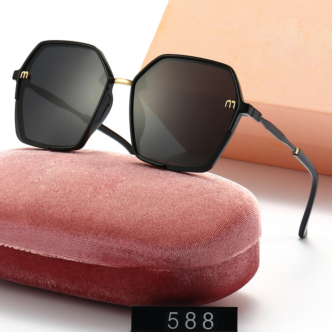 

metal frame Designer Channel Sunglass Cycle Luxurious Woman Mens Fashion Polarized Small Fragrance Pearl Inlaid Temperament Oversized Sunglasses irregular