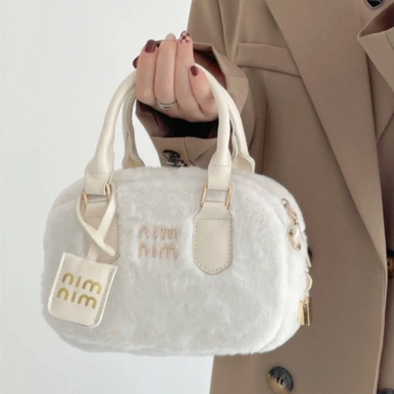 

MBTI Womens Winter Plush Shoulder Bag Soft Fluffy Cute Autumn Purses and Handbags Luxury Designer Casual Elegant Crossbody Bags, White
