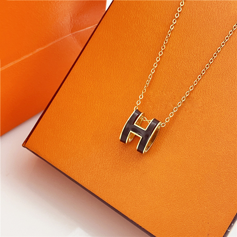 

Designer Classic Luxury H Pendant Necklaces Women 18K Gold Letter Necklace Luxury Design Jewelry Colorfast Hypoallergenic