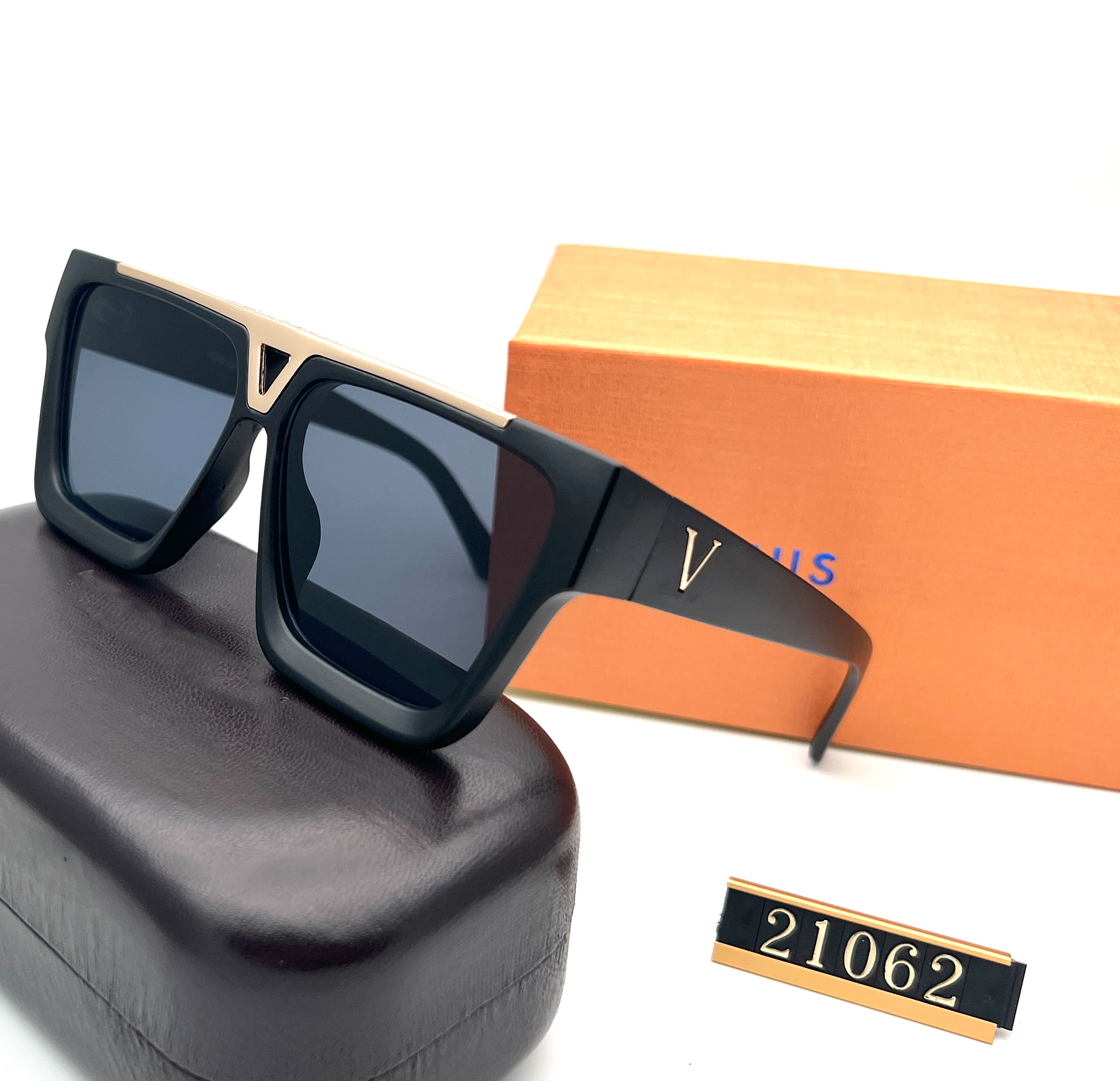 

luxury Sunglasses designers sunglasses for women fashion letter outdoor beach travel sunglasses popular men women Skeleton glasses high quality