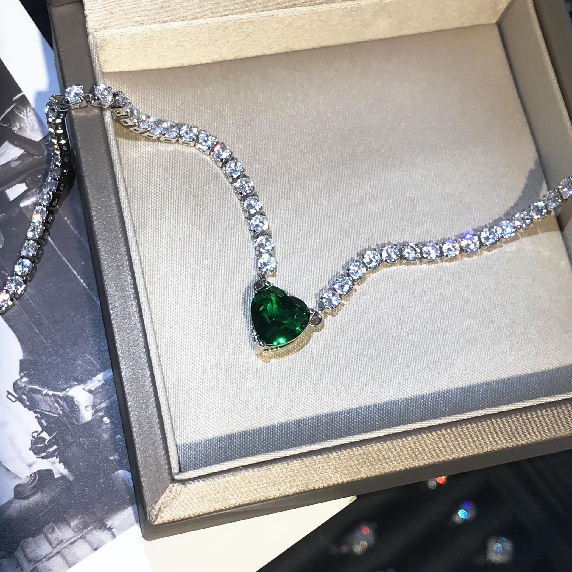 

Trendy Emerald Chocker Necklace 925 Sterling Silver Chains Wedding Pendants Necklace For Women Heart Party Jewelry