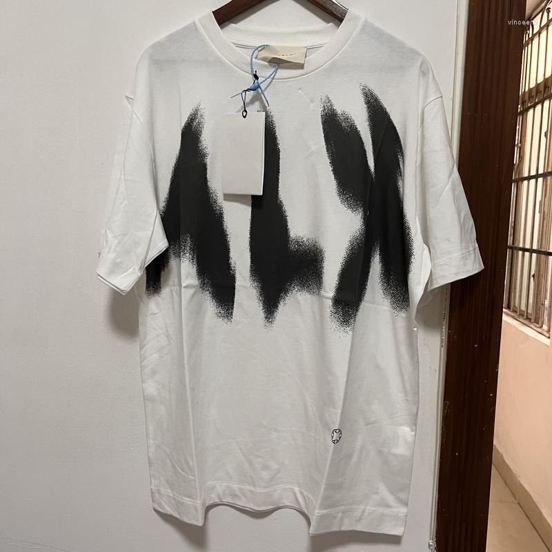 

Men's T Shirts Hiphop Street 1017 ALYX 9SM T-shirt Graffiti Inkjet Logo Functional Short Sleeve Tshirts For Men Women