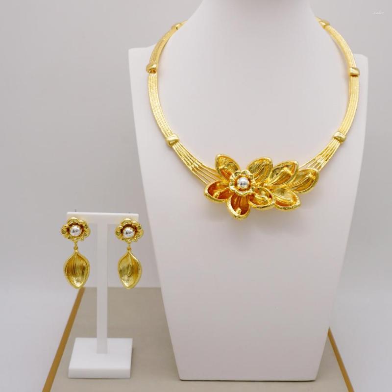 

Necklace Earrings Set Latest Fashion Dubai Gold Color Flower Jewelry High Quality Ladies Wedding Party Gift, Picture shown