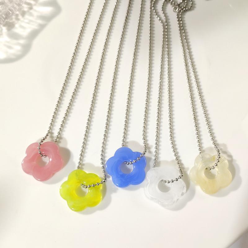 

Chains Simple Colorful Flower Pendant Chokers Necklace For Women Cute Acrylic Silver Color Chain Fashion Jewelry Gifts
