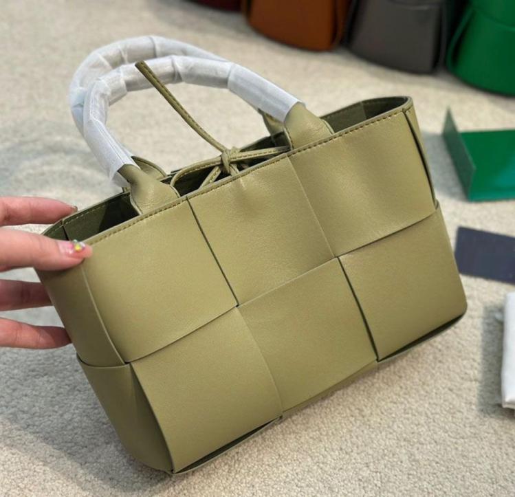 

Luxury designer Bags Mini arco Baby Totes Fashion Knitting Handbags Genuine Leather Woven Tote Shopping Bag Crossbody Handle 20cm7517163, Sky blue