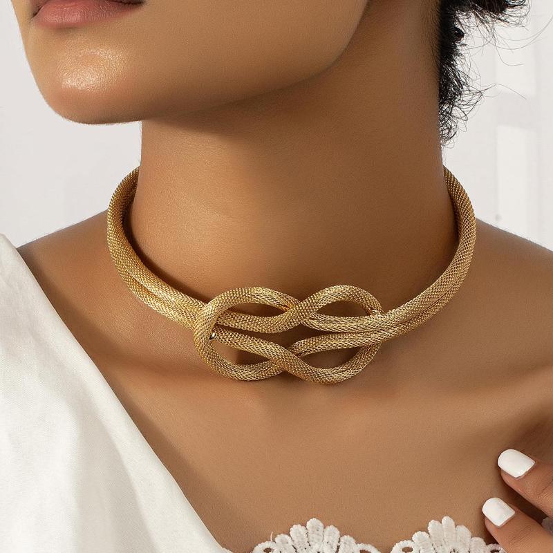 

Choker Simple Twisted Necklace For Women Elegant Trendy Round Circular Open Knot Gold Color Metal Clavicle Necklaces Jewelry