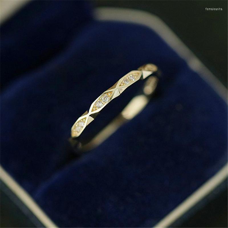 

Wedding Rings LOREDANA Ladies Golden Honorable Single Row Set With Crystal Birthday Ring Charming Ornament For Shopping Party Tea
