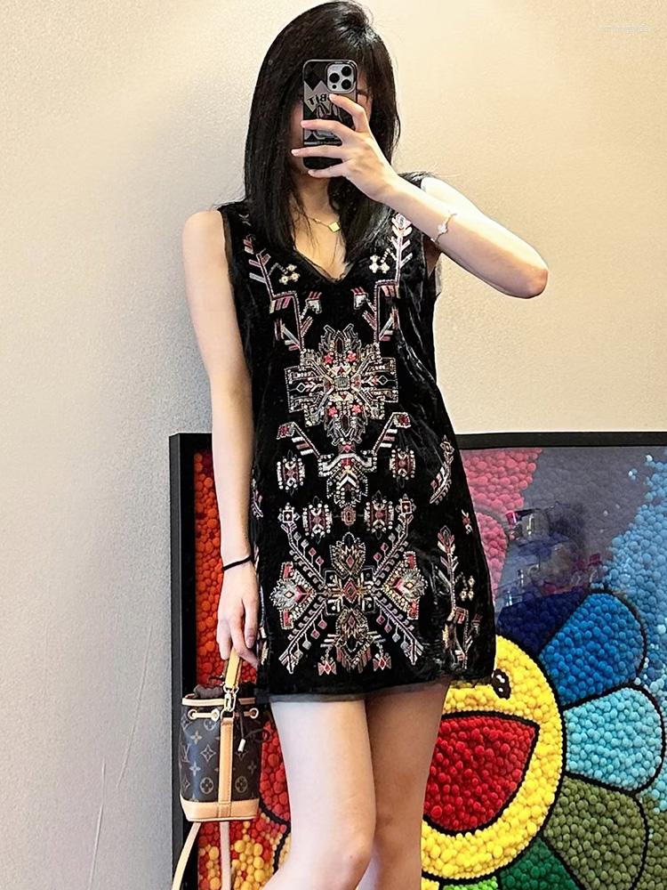 

Casual Dresses Summer Women's Dress Vintage Embroidery Heavy Work Black Velvet V-Neck Sleeveless Sling Mini