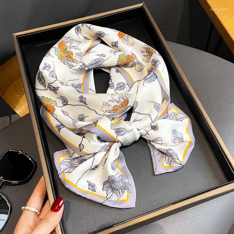 

Scarves Small Silk Scarf Women Japan And South Korea Sweet Wind Flower Pattern Imitation Fashion Professional Shawl Style Decoration