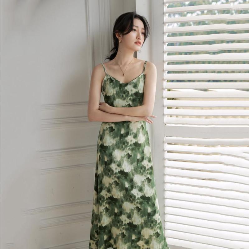 

Casual Dresses Summer Spaghetti Strap Dress Women V-Neck Print Vintage Midi-calf Sleeveless Bottoming Korean Style Robe Femme, Picture shown