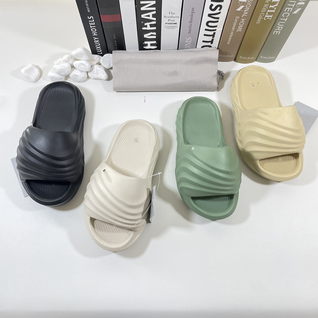 

2023 Women Men Slippers Fashion Triple S Flip Flops HardCroc Beach Pool Slides Sandals Sports Punk Style Rubber Rivet Slide Casual Foam Shoes Water Walker Trainer, #2