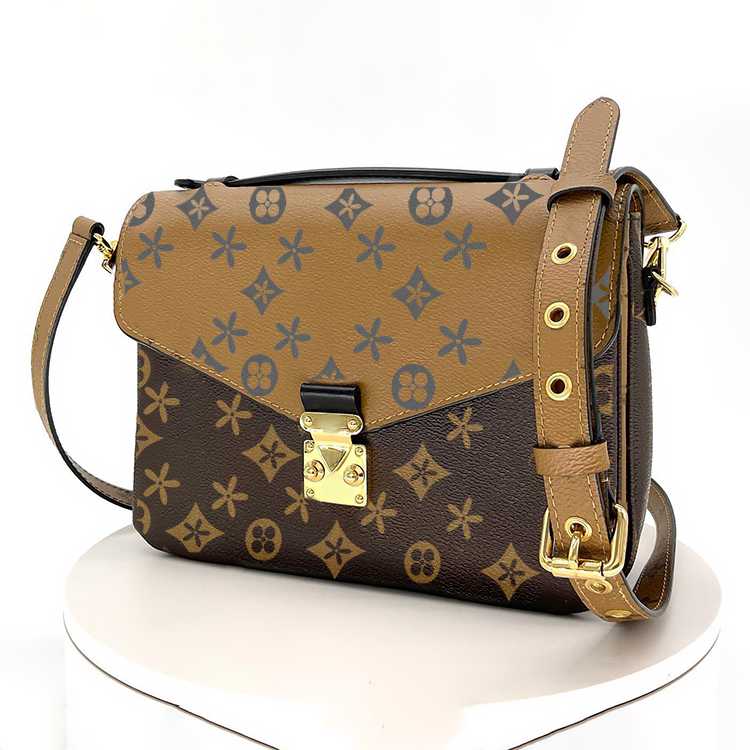 

M44875 M44876 pochette clutch bag louvis Womens mens embossed handbag Luxury Designer leather shoulder Bag crossbody tote Brown black flower mirror quality bags, Blue embossed