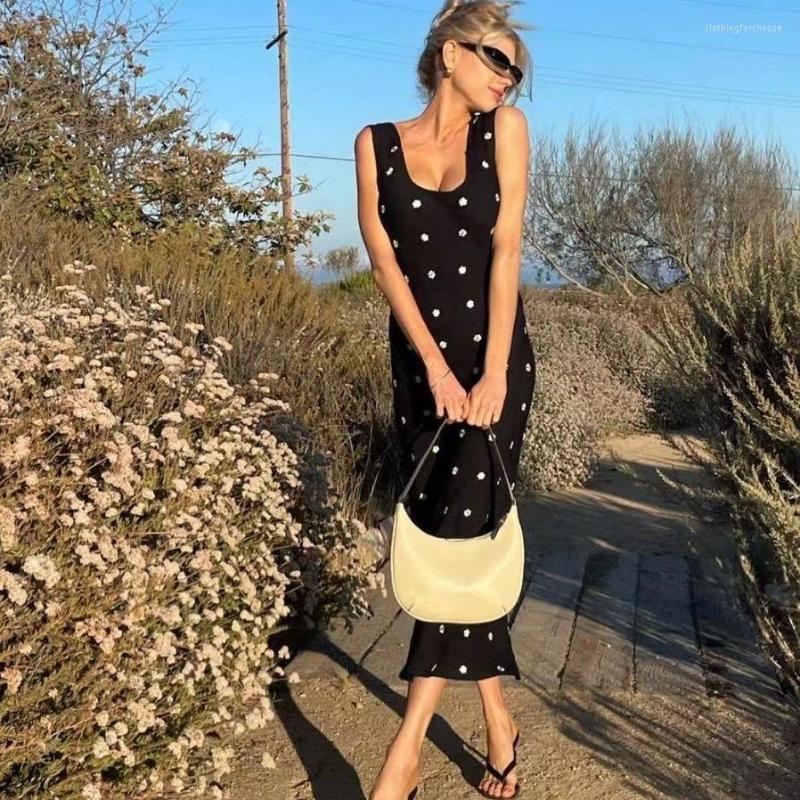 

Casual Dresses Women Flower Embroidery Sexy Slim Vest Long Dress, Black
