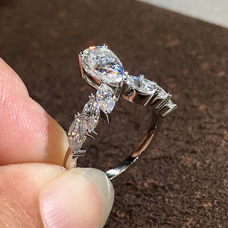 

Cluster Rings Huitan Stylish Female Finger For Dance Party Dazzling White Cubic Zirconia Elegant Women Accessories Fashion Jewelry Bulk