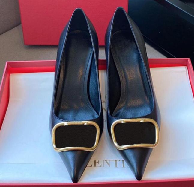 

2021 New Luxury Desinger Women Thin Heels Allmatch Temperament Metal V Buckle French Pointed Single Shoes Shallow Mouth Pumps6239483, Red