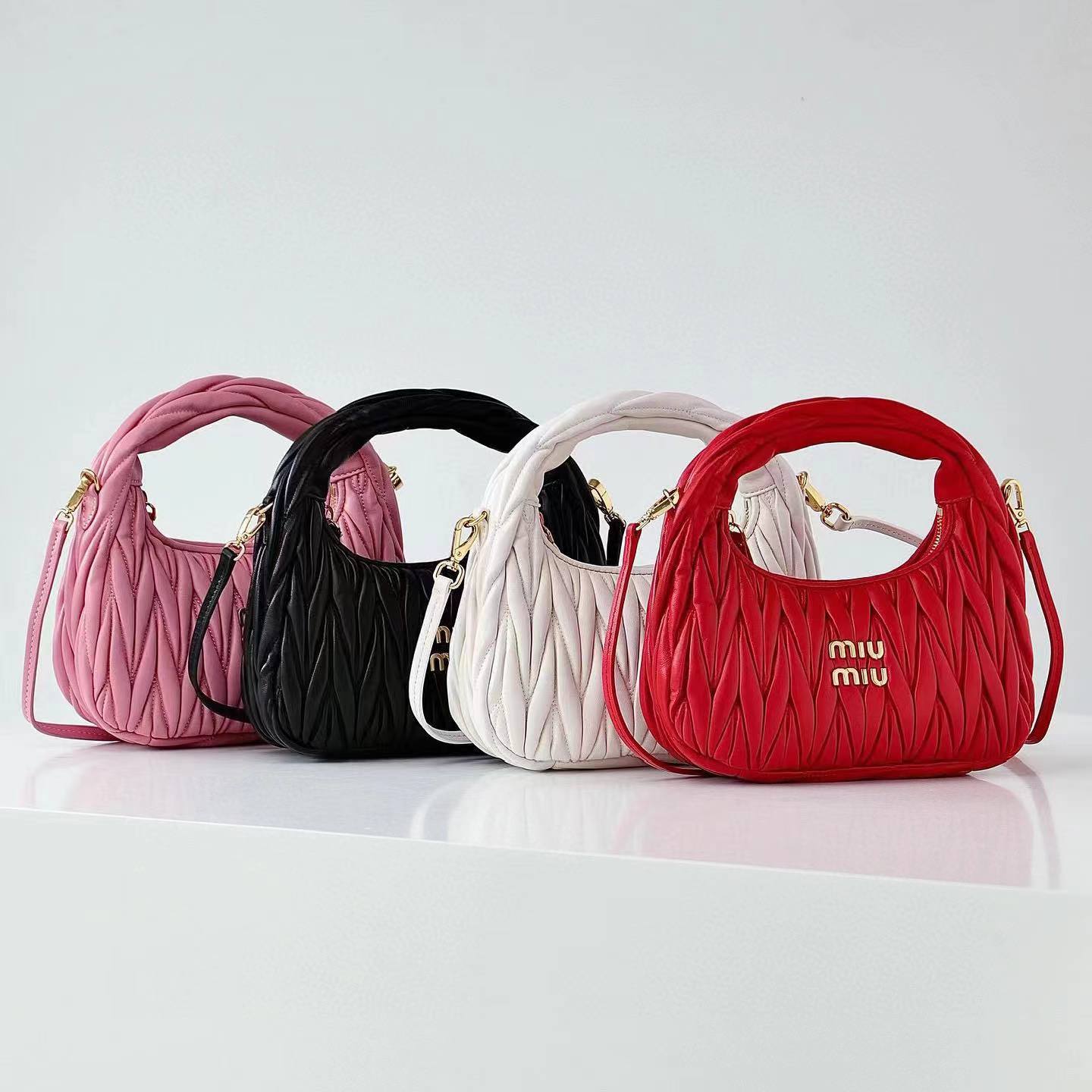 

designer Miui Wander Matelasse bags Womens Miu Luxury handbag clutch crossbody tote bag hobo pochette Genuine leather travel underarm lady Bags with shoulder strap, Red