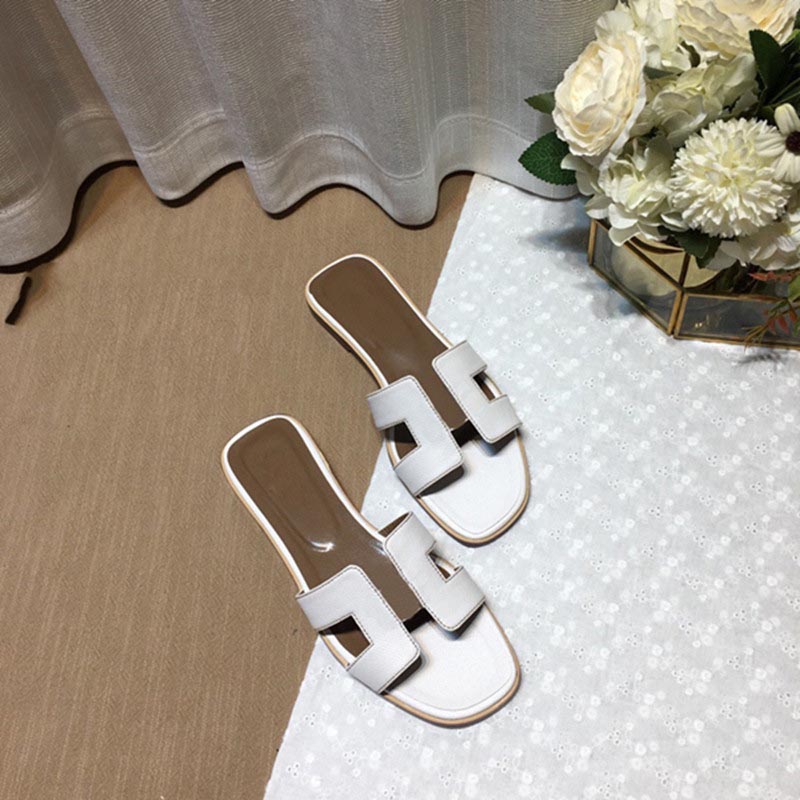 

Summer hot selling luxury Designer slippers Brand Fashion Sandals Women Outdoor Beach Flat heel Flip Flop slipper Genuine Leather Classic all-match Shoes 71 colors, 48