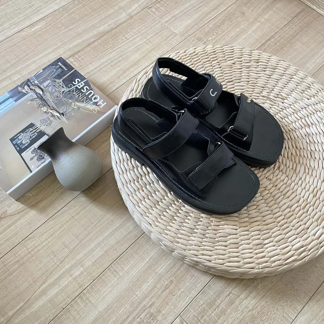 

2023 Summer New Letter Sandals Designer Women's Fashion Leather Sole Beach Shoes Simple, Black