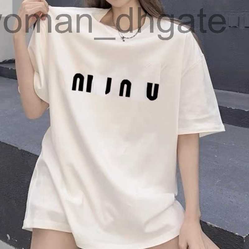 

Women's T-Shirt DesignerSummer cotton short sleeve t shirt women sweatshirt letter embroidery crew neck Tshirt Miu Designer tshirt womens pullover shirts NJ5M, White