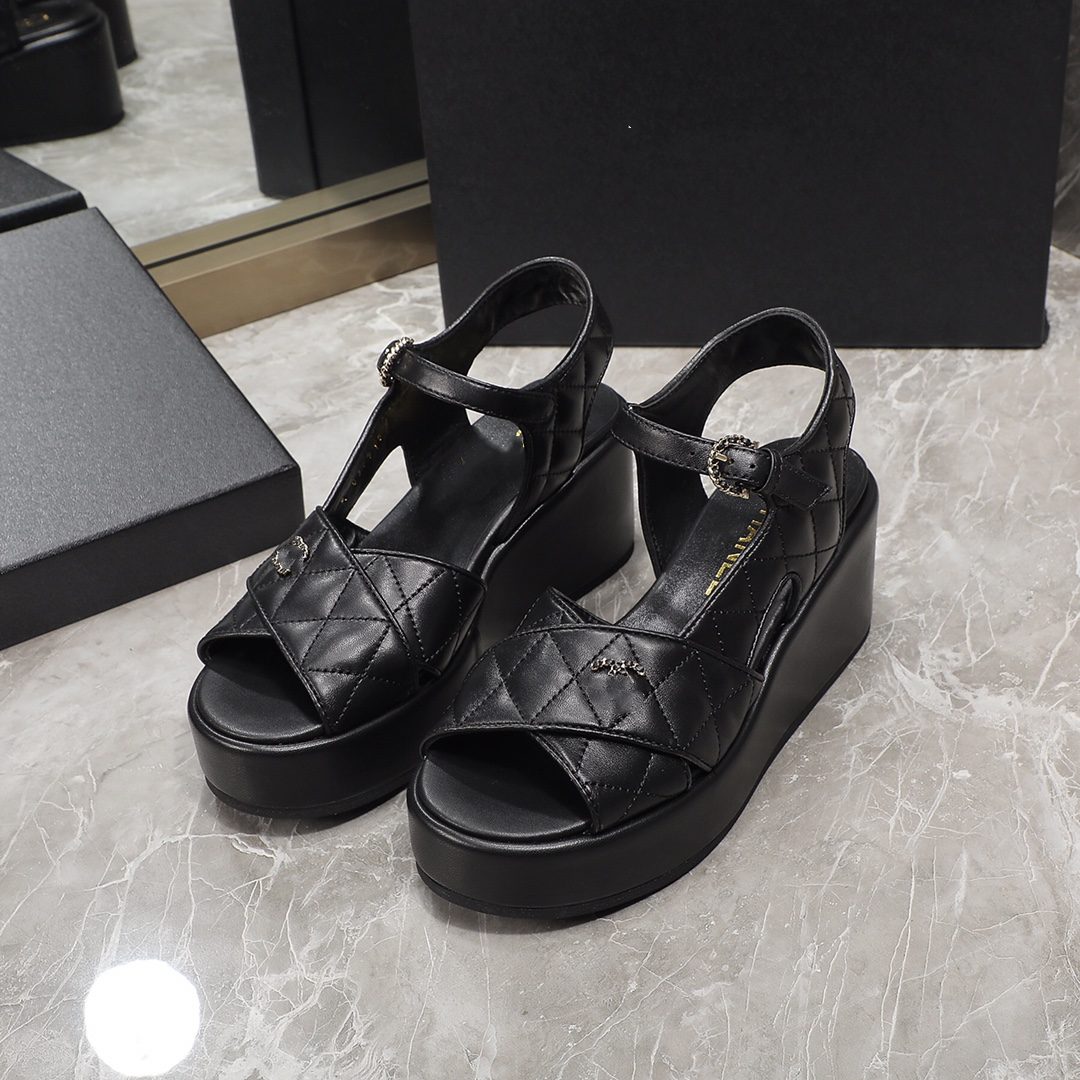 

2023 New Summer Thick Sole Limp Heel Sandals Luxury Designer Women's Fashion Versatile Beach Shoes Classic Diamond Leather Top, Black