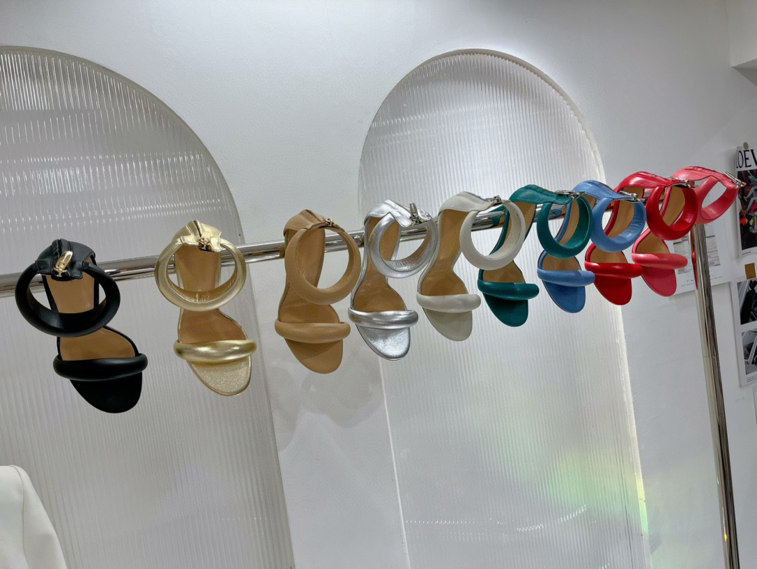 

Bijoux Sandals Classics Women shoes heels Sandals fashion Beach Thick bottom Dress Shoe Alphabet lady Sandal Leather High heel lides, Color 6