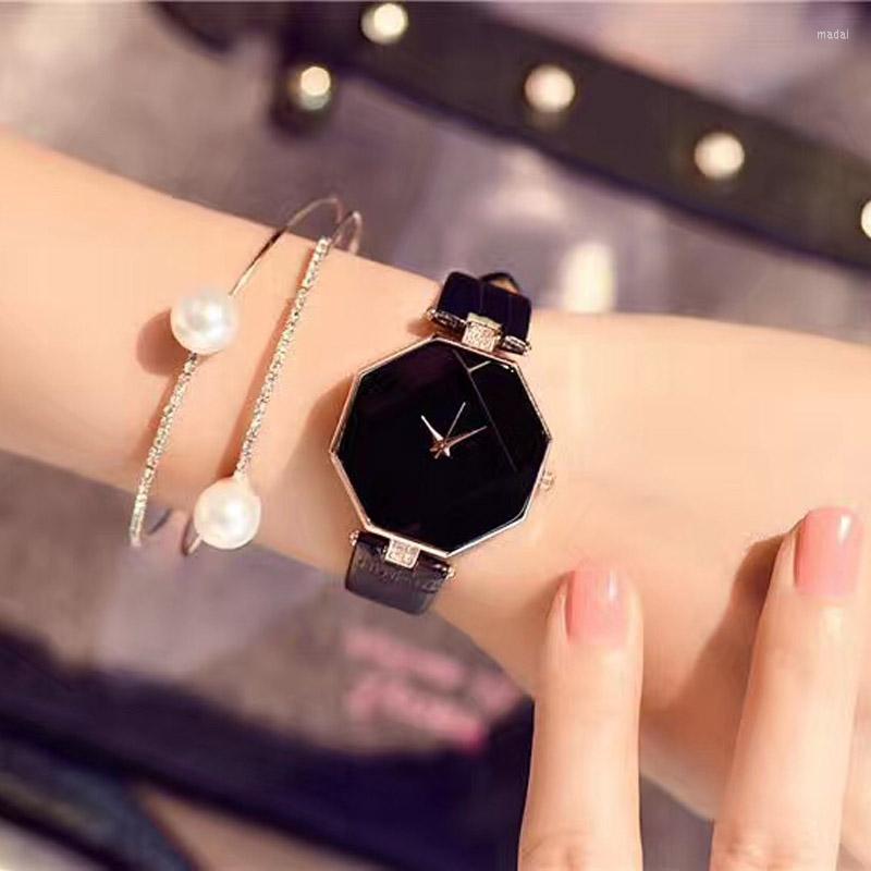 

Wristwatches Small Rhombus Leather Ladies Watch Women Wrist Decoration Watches Diamond Gold Clock Saat Relogio Feminino Bayan Kol Saati, Red