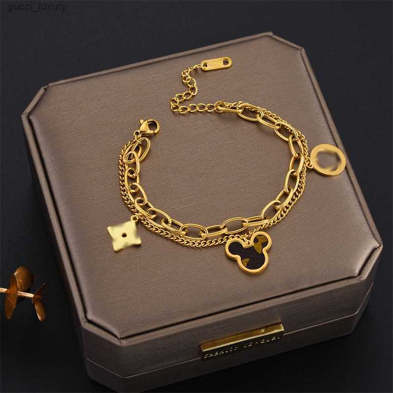 

Luxury designer bracelet Four Leaf Clover Charm Bracelets Elegant Fashion 18K Gold Agate Shell chain Mother Women Girls Couple Holiday Birthday Party Gifts chains