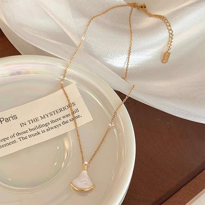 

Pendant Necklaces Luxury Shell Fan-Shaped Necklace For Women Stainless Steel Chain Pendants Choker Party Statement Jewelry