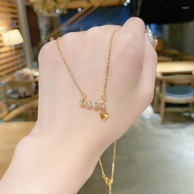 

Chains Lady Luck LOVE Letter Titanium Steel Necklace Female Zircon Electroplating Pendant Fashion Clavicle Chain
