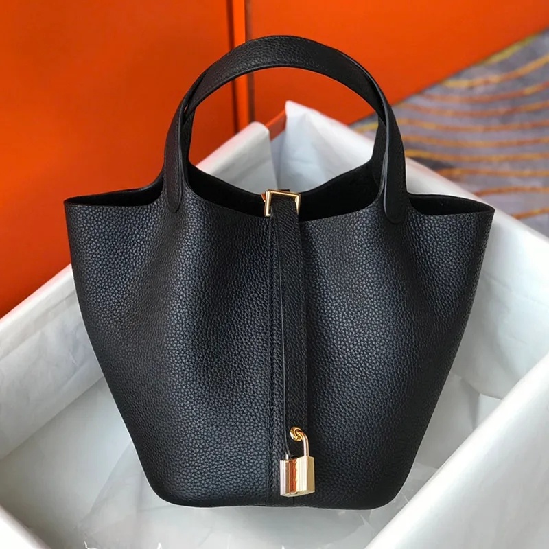 

2023 New Vegetable Basket Large Capacity Lock Travel Bag Women Solid Cowhide Totes Designer Bucket Fashion Handbags 2 Sizes fashion versatile