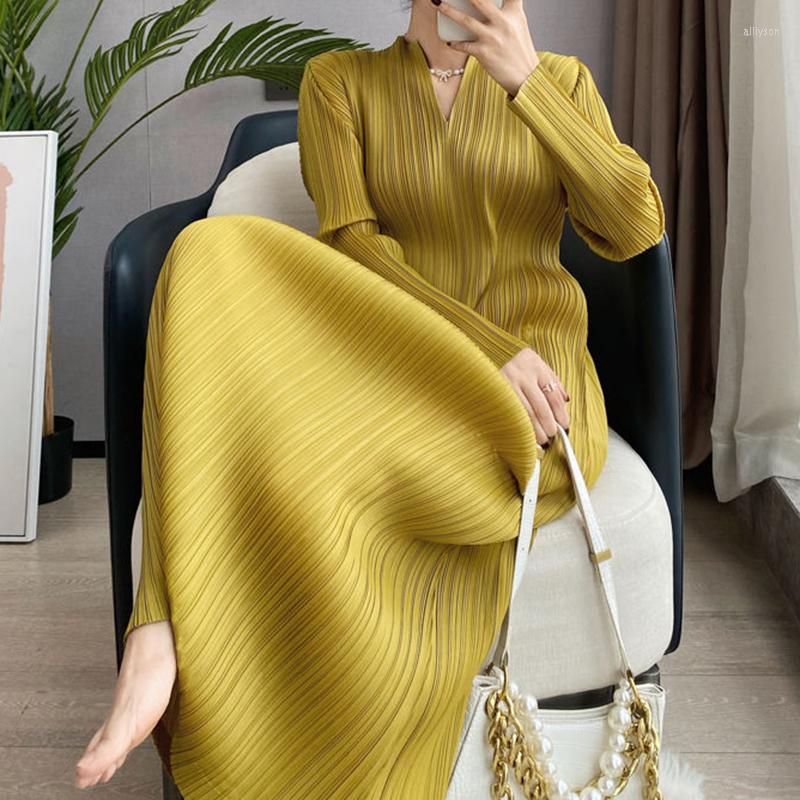 

Casual Dresses YUDX Miyake Pleated Dress Women's Long-sleeved Spring And Autumn 2023 V-neck Long Boho Vintage Draped, Black