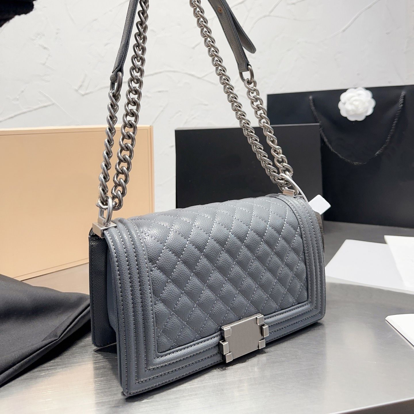 

Classic caviar cowhide flap bag le boy silver metal hardware chain shoulder bags diamond/V-shaped quilted square handbag fashion luxury outdoor crossbody bag 25CM, Red diamond