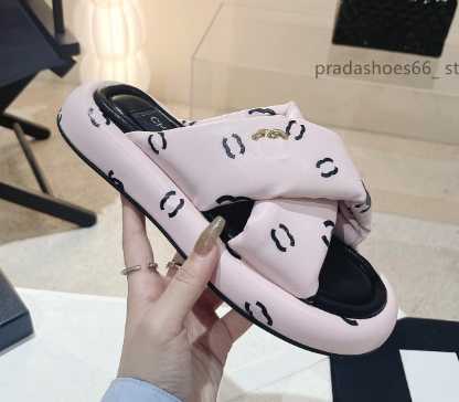 

Paris 2023 Summer Open Toe Flat Sandal 2c Slippers Women Beaded Cross Band Crystal Mules Beach Slipper Casual Party Luxury Designer Flats Shoes Cha Slide, C1 high quality