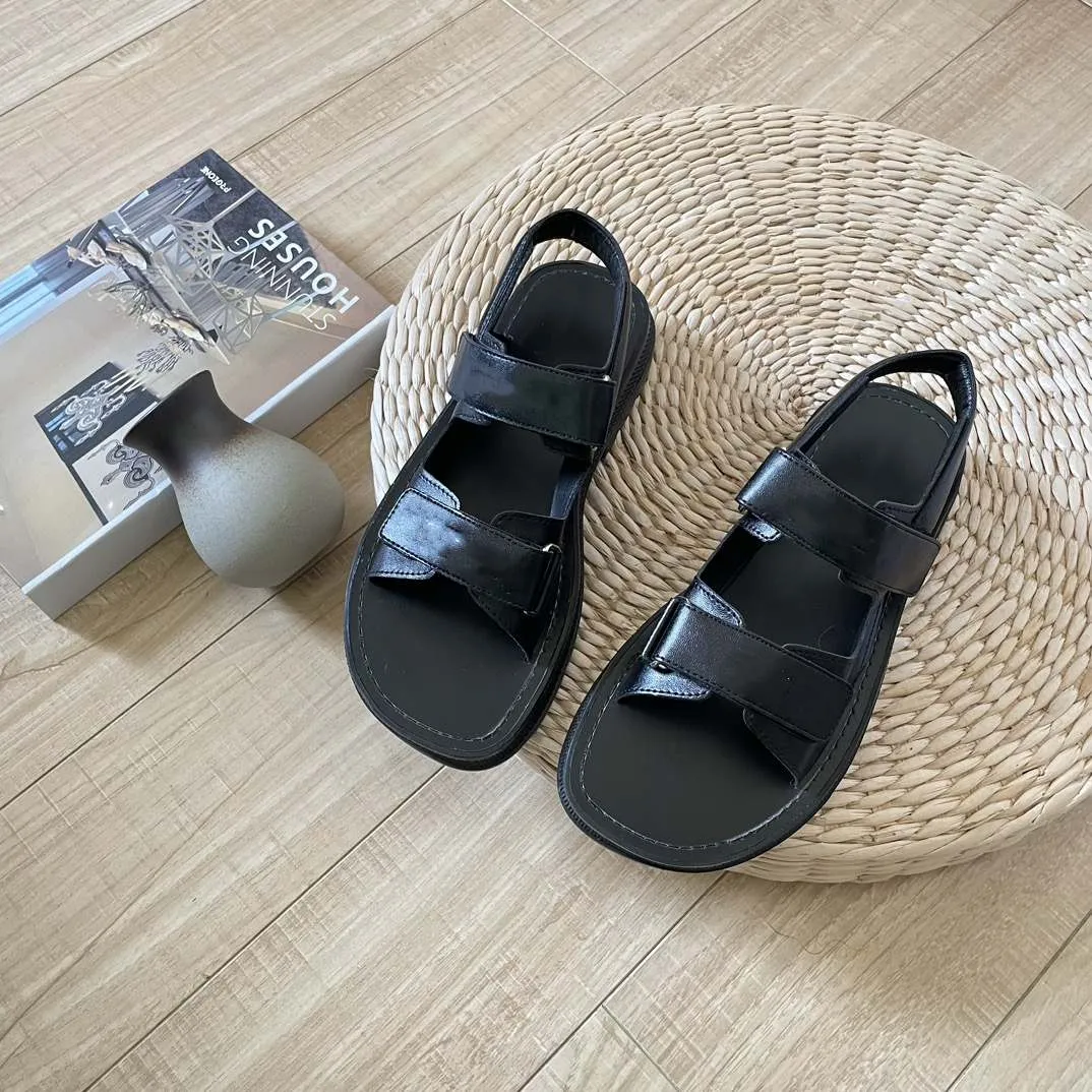 

2023 Summer New Letter Sandals Designer Women's Fashion Leather Sole Beach Shoes Simple, White