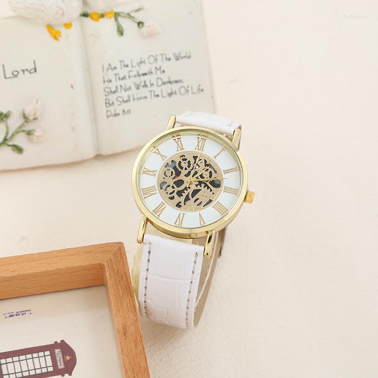

Wristwatches Ultra-thin Fine Fashion Watch Burst Roman Pattern Hollow Couple Men's And Women Quartz Non-mechanical Bulk Items Wholesale
