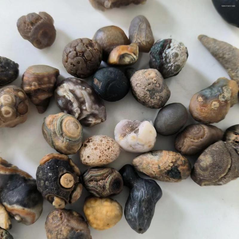 

Loose Diamonds 37pcs/lot Alxa Gobi Agate Rough Stone Magic Natural Eye Unique No Punch Small Size Featured Pretty Jewelry Amulet Taki Diy